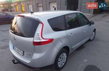 Минивэн Renault Grand Scenic 2015 в 