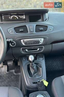 Минивэн Renault Grand Scenic 2012 в 
