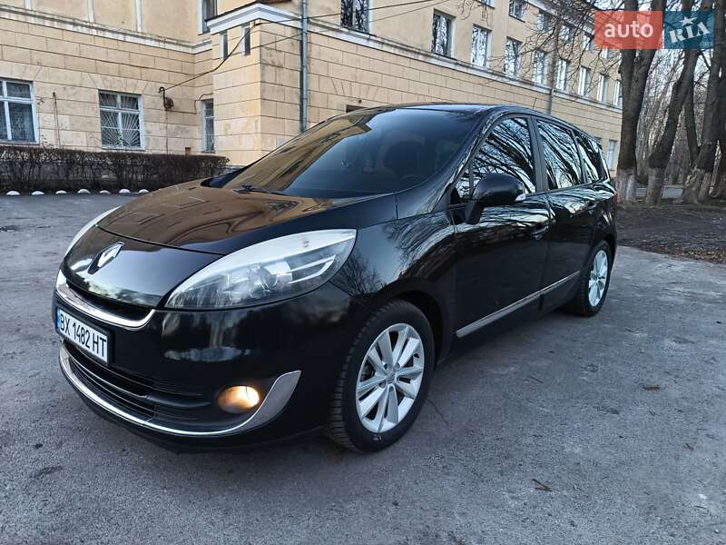 Минивэн Renault Grand Scenic 2012 в 