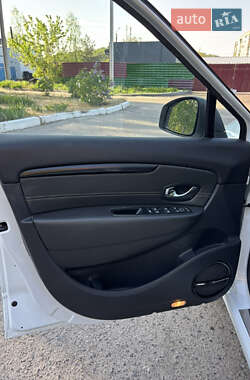 Минивэн Renault Grand Scenic 2012 в 