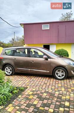 Минивэн Renault Grand Scenic 2013 в 