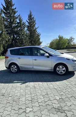 Минивэн Renault Grand Scenic 2010 в 