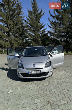 Минивэн Renault Grand Scenic 2010 в 
