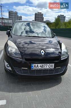 Минивэн Renault Grand Scenic 2011 в 