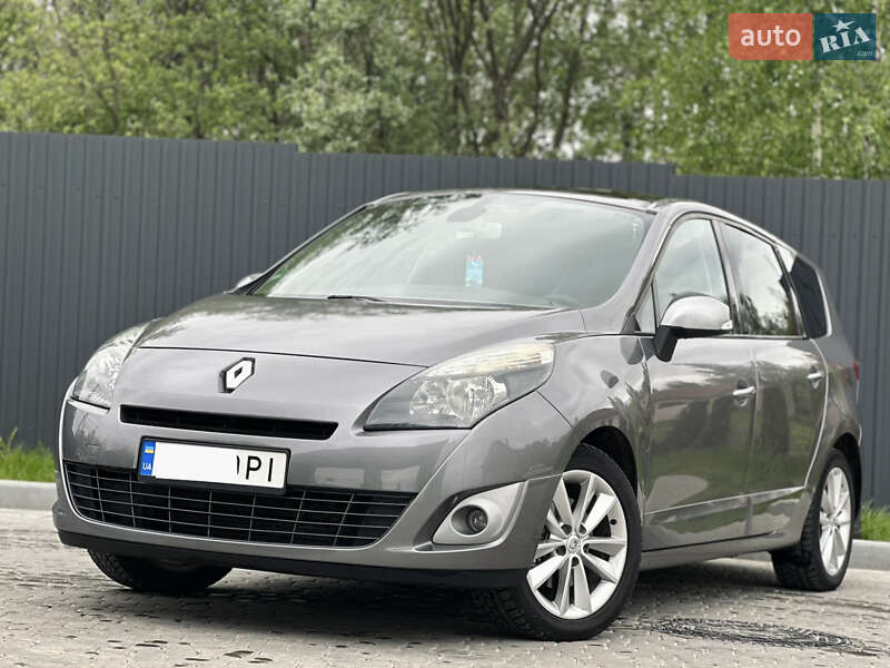 Минивэн Renault Grand Scenic 2011 в 