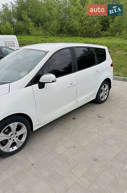 Минивэн Renault Grand Scenic 2013 в 
