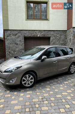Минивэн Renault Grand Scenic 2009 в 