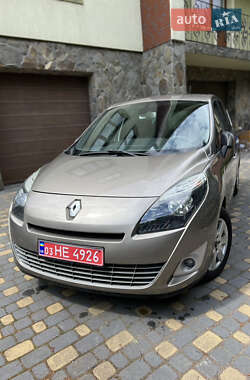 Минивэн Renault Grand Scenic 2009 в 