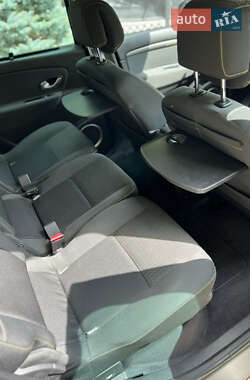 Минивэн Renault Grand Scenic 2009 в 
