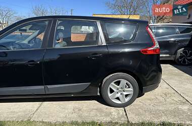 Минивэн Renault Grand Scenic 2013 в 