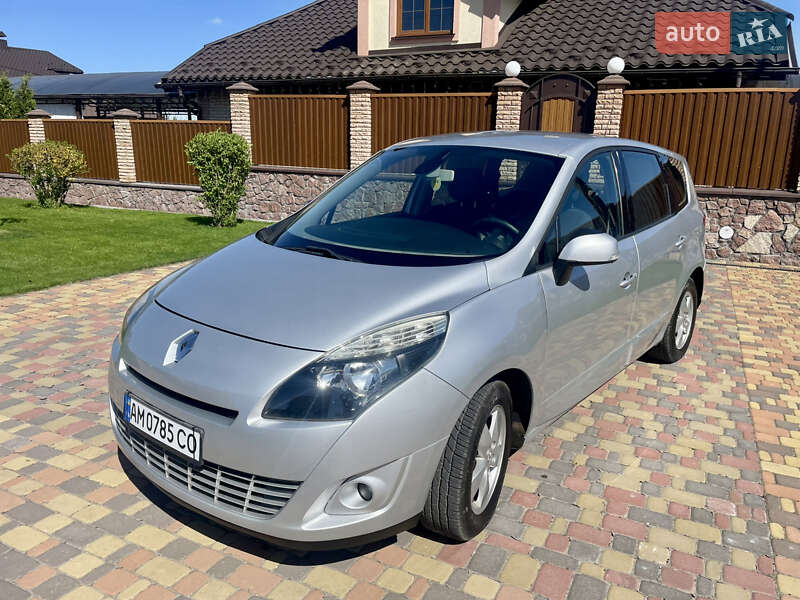 Минивэн Renault Grand Scenic 2011 в 