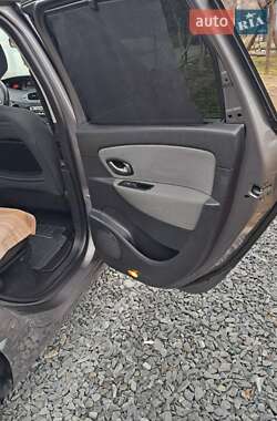 Минивэн Renault Grand Scenic 2011 в 