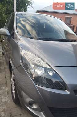 Минивэн Renault Grand Scenic 2011 в 