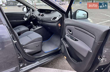 Минивэн Renault Grand Scenic 2010 в 