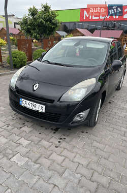 Минивэн Renault Grand Scenic 2011 в 