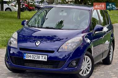 Минивэн Renault Grand Scenic 2010 в 