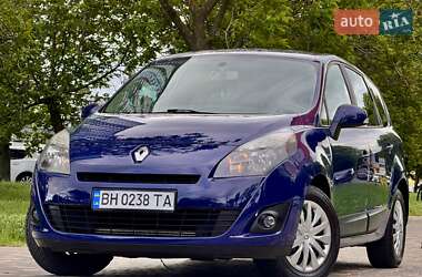 Минивэн Renault Grand Scenic 2010 в 