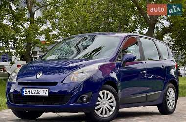 Минивэн Renault Grand Scenic 2010 в 