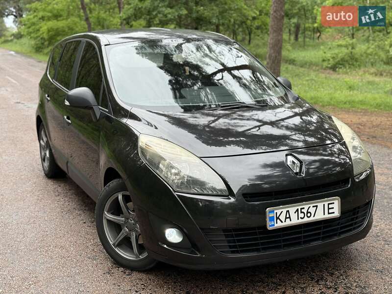 Минивэн Renault Grand Scenic 2009 в 