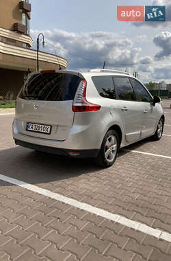 Минивэн Renault Grand Scenic 2012 в 