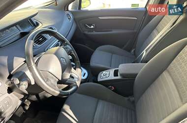 Минивэн Renault Grand Scenic 2016 в 