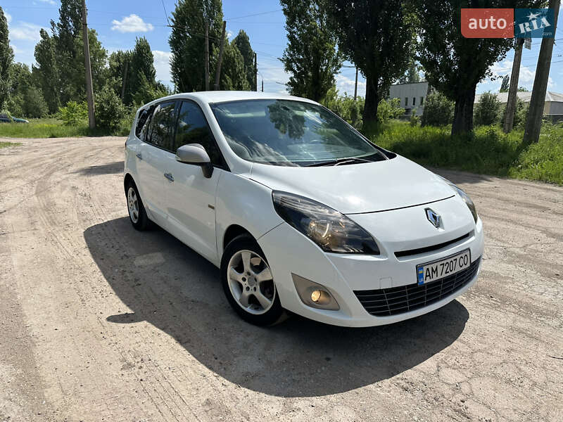 Минивэн Renault Grand Scenic 2011 в 