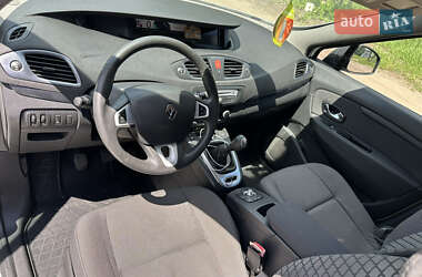 Минивэн Renault Grand Scenic 2011 в 