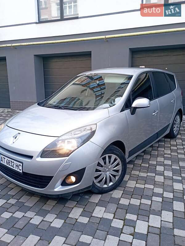Минивэн Renault Grand Scenic 2010 в 