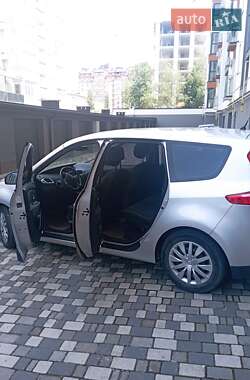 Минивэн Renault Grand Scenic 2010 в 