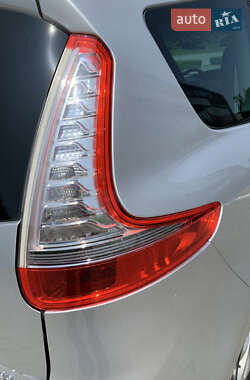 Мінівен Renault Grand Scenic 2012 в 