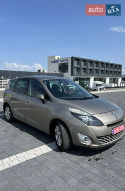 Минивэн Renault Grand Scenic 2009 в 
