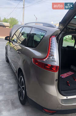 Минивэн Renault Grand Scenic 2016 в 