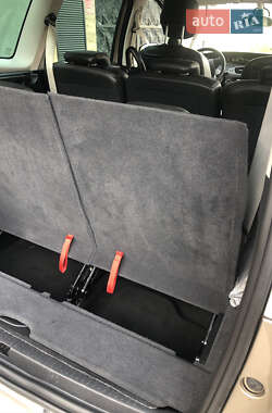 Минивэн Renault Grand Scenic 2016 в 