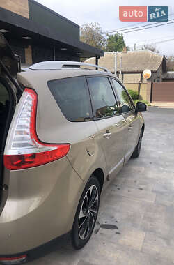 Минивэн Renault Grand Scenic 2016 в 
