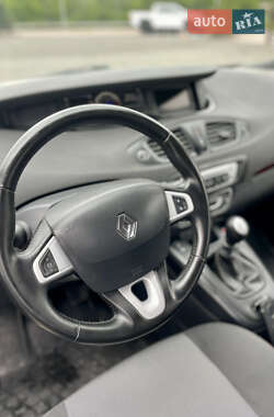 Минивэн Renault Grand Scenic 2013 в 