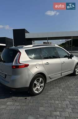 Минивэн Renault Grand Scenic 2012 в 