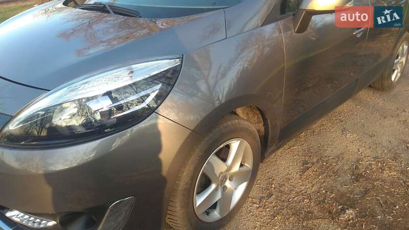 Мінівен Renault Grand Scenic 2013 в Запоріжжі