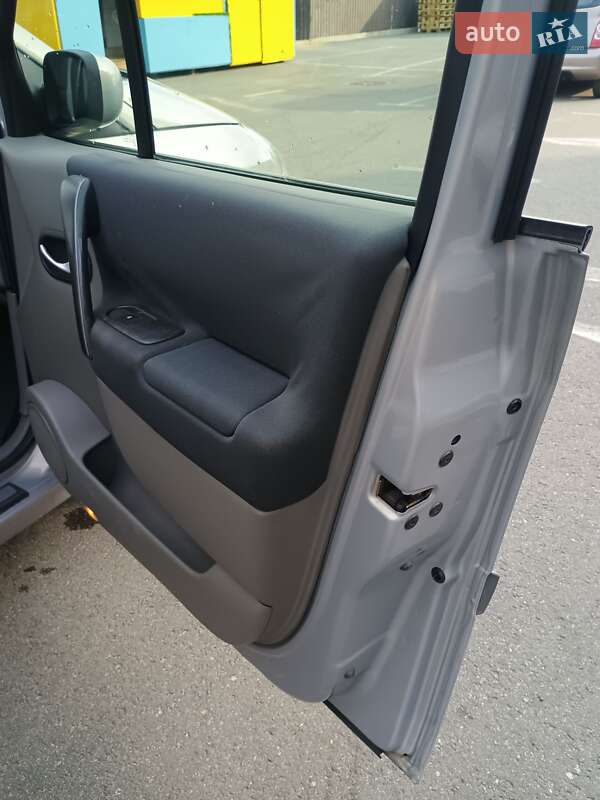Мінівен Renault Grand Scenic 2004 в Софіївській Борщагівці