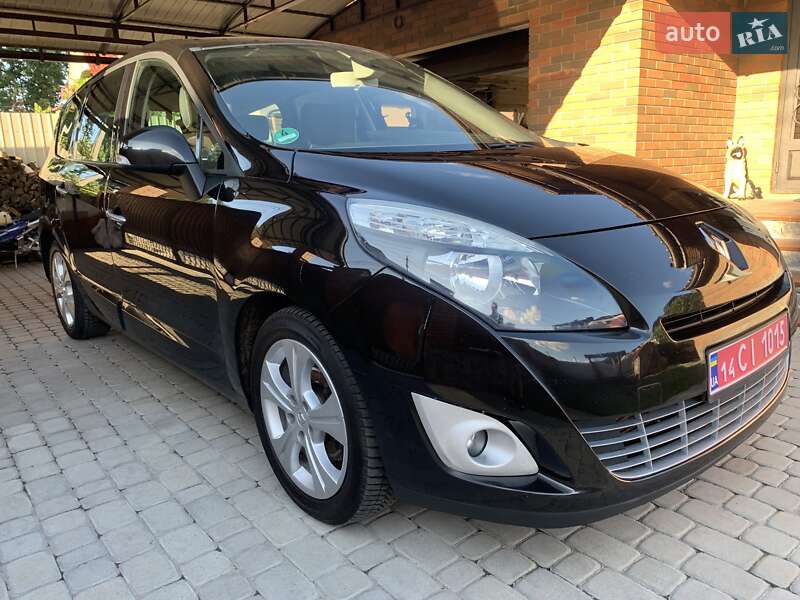 Минивэн Renault Grand Scenic 2010 в 
