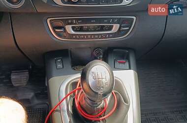 Минивэн Renault Grand Scenic 2013 в 