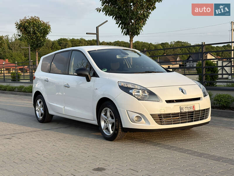 Минивэн Renault Grand Scenic 2011 в 
