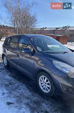 Минивэн Renault Grand Scenic 2010 в 