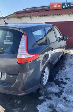Минивэн Renault Grand Scenic 2010 в 