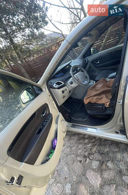 Минивэн Renault Grand Scenic 2010 в 