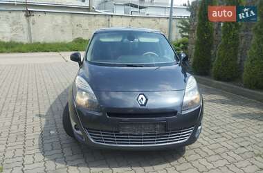 Минивэн Renault Grand Scenic 2011 в 