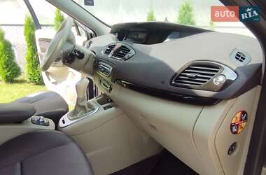 Минивэн Renault Grand Scenic 2011 в 