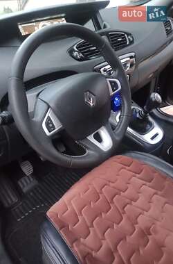 Минивэн Renault Grand Scenic 2012 в 
