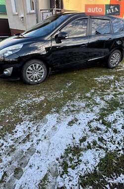 Минивэн Renault Grand Scenic 2011 в 