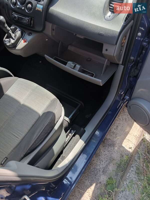 Мінівен Renault Grand Scenic 2004 в Києві