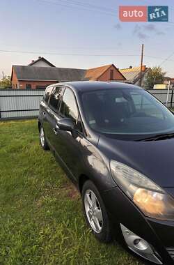 Минивэн Renault Grand Scenic 2011 в 